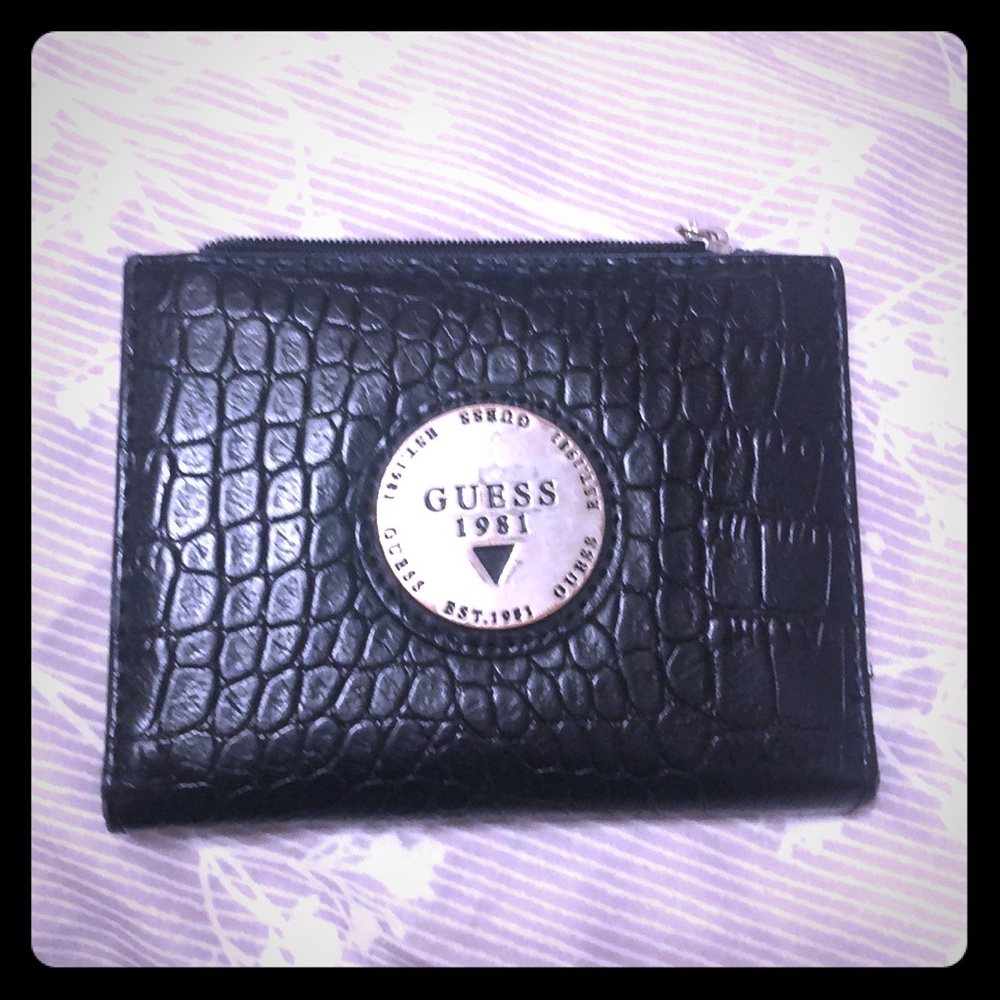 A bi-fold wallet